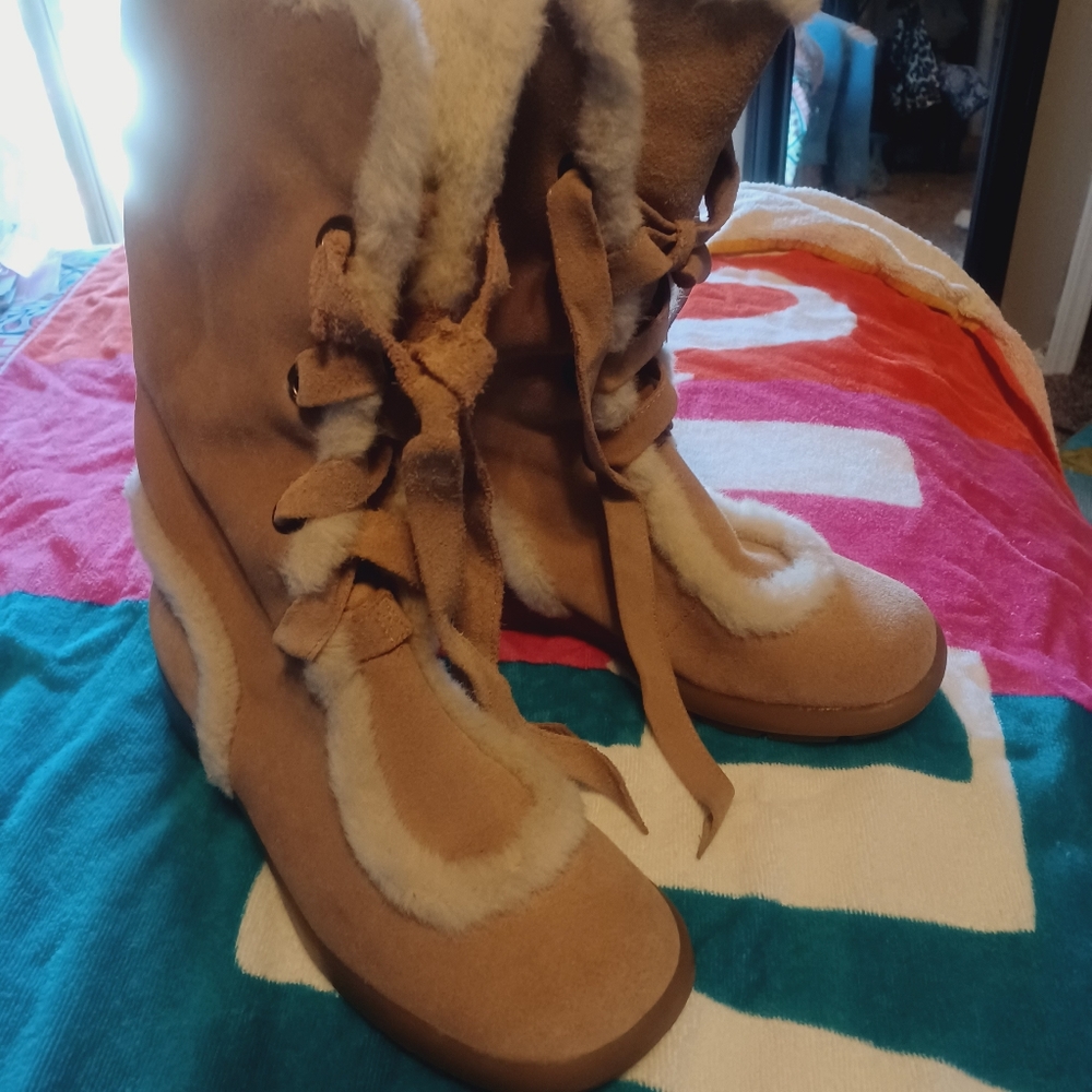 NWT Aerosole Fleece Lined Suede Boots
